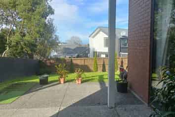 33 Castledine Cres, Saint Heliers