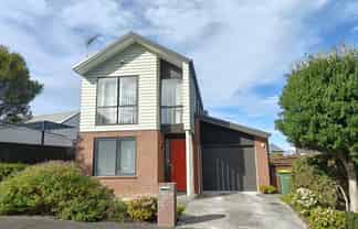 33 Castledine Cres, Saint Heliers