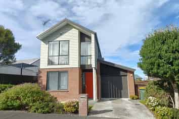 33 Castledine Cres, Saint Heliers