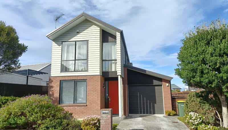 33 Castledine Cres, Glen Innes