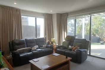 33 Castledine Cres, Saint Heliers