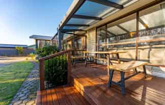 6 Dampier Street, Oceanview