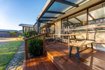 6 Dampier Street, Oceanview