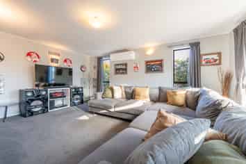 6 Dampier Street, Oceanview
