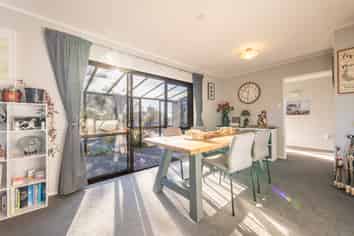 6 Dampier Street, Oceanview