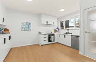 2/124 Huxley Street, Sydenham