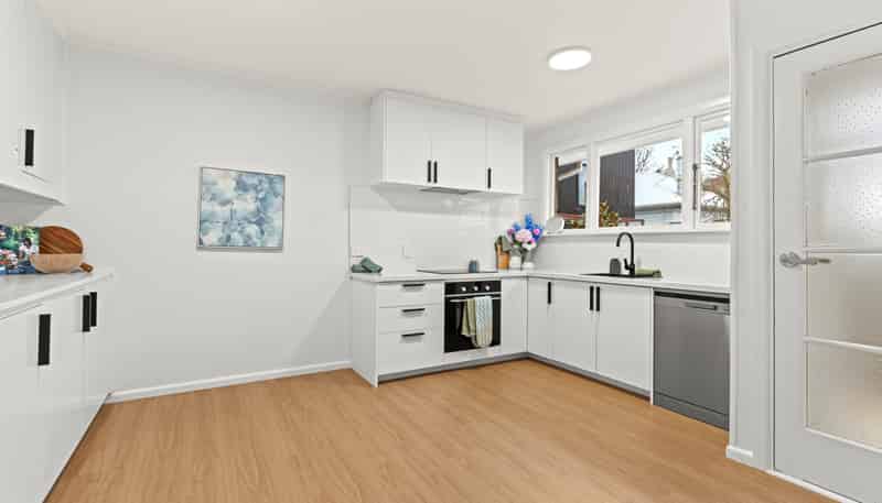 2/124 Huxley Street, Sydenham
