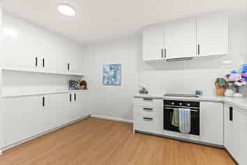 2/124 Huxley Street, Sydenham