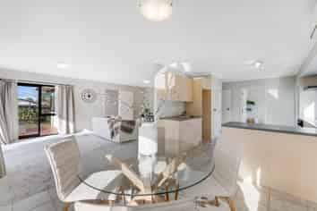 1/133 Botany Road, Botany Downs