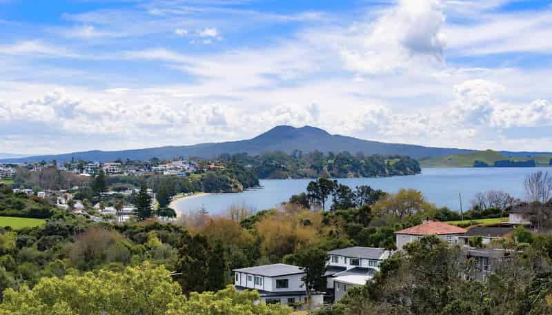 6 Nickleby Place, Mellons Bay