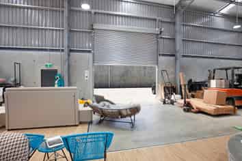 Near New Standalone Warehouse + Yard