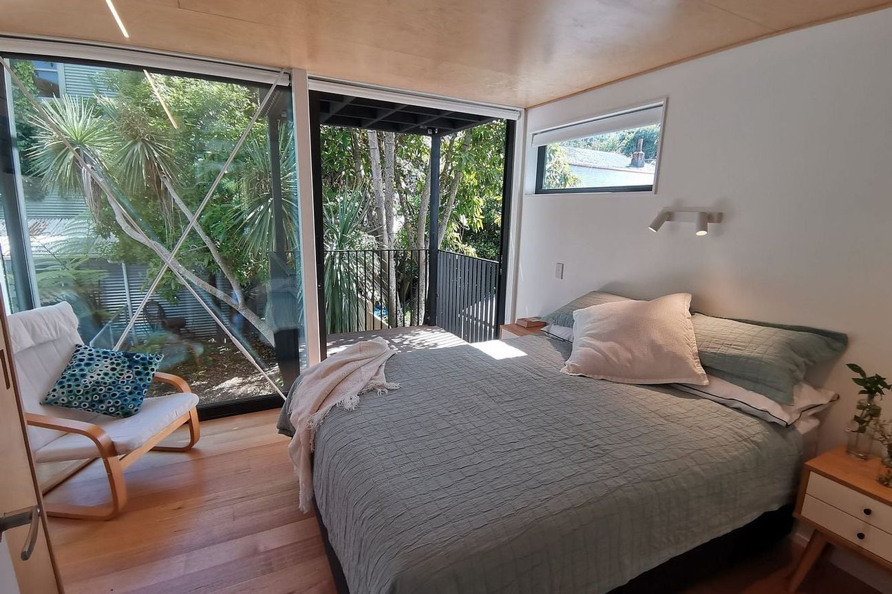 Stylish, Warm, Dry 4-Bedroom Home in Aro Valley - Widok 2