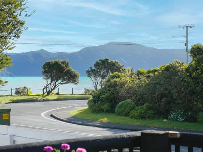 2 Tahi Road, Paraparaumu Beach