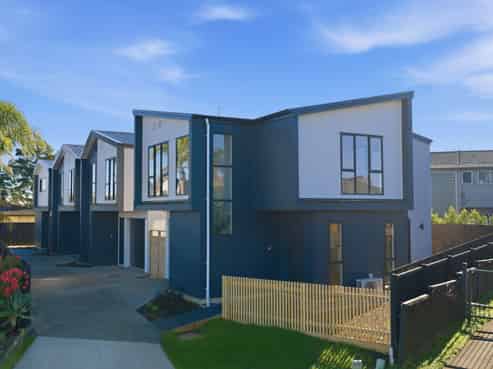 32B Tyrian Close, Half Moon Bay