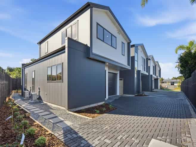 32D Tyrian Close, Half Moon Bay