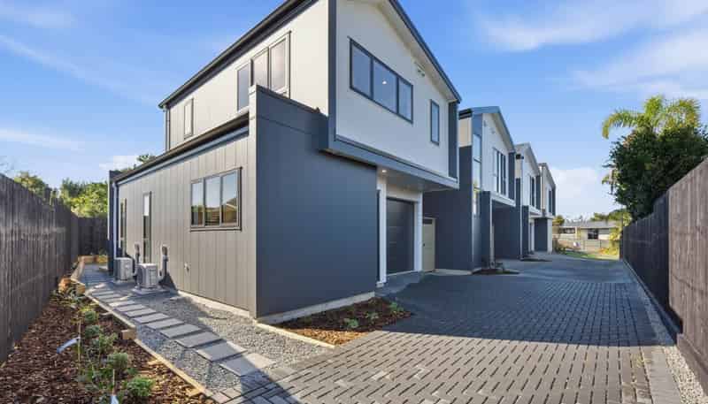 32D Tyrian Close, Half Moon Bay