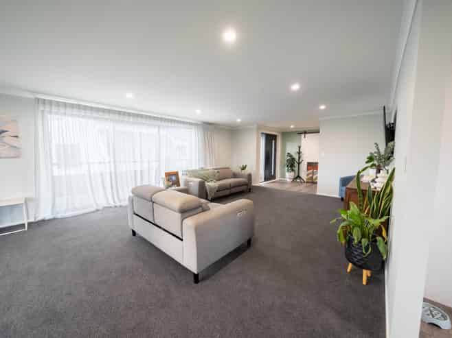 708 Queens Drive, Waikiwi