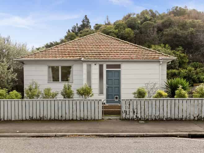 2 Main Street, Bluff Hill