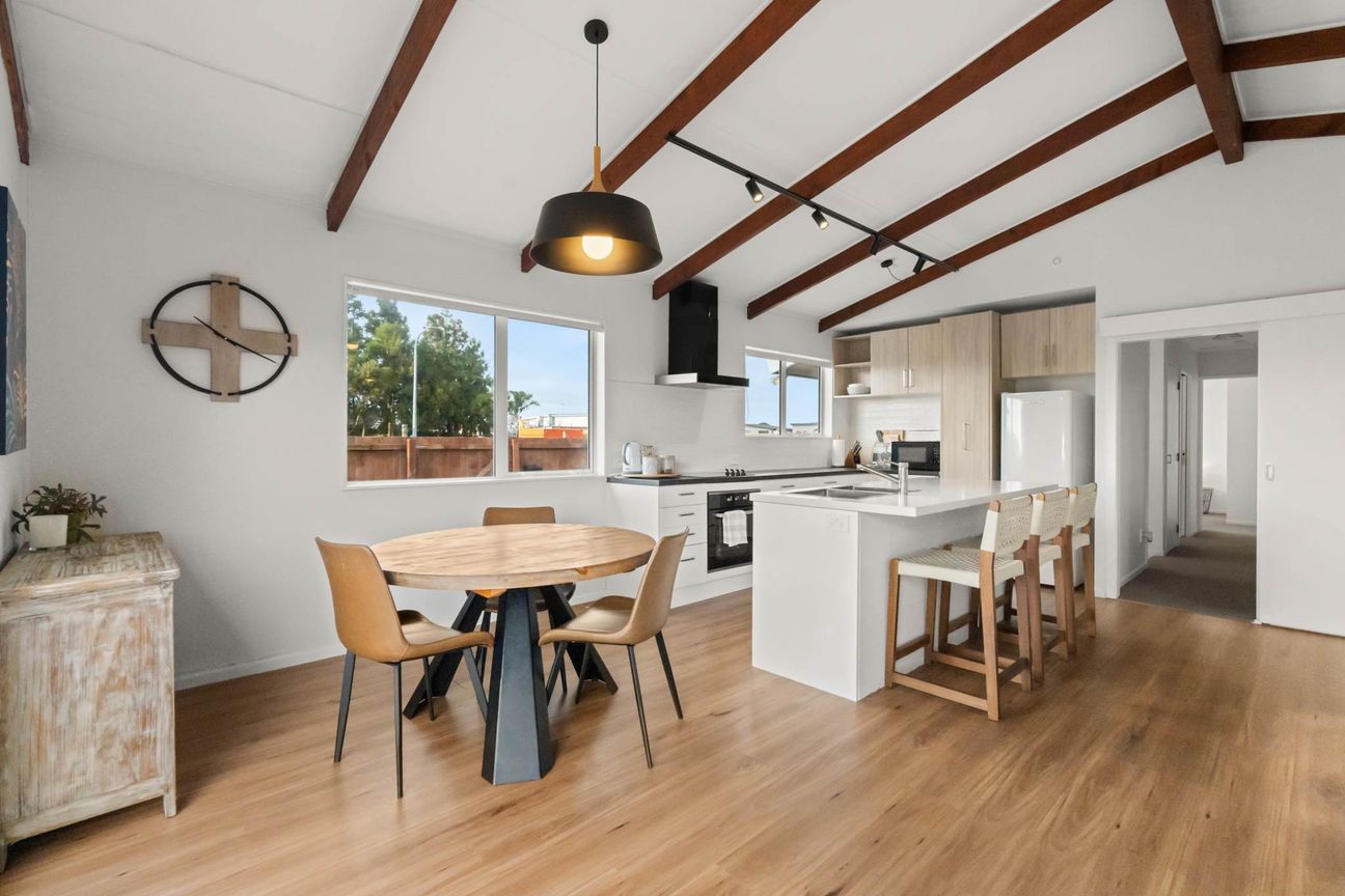 Home, Holiday Base or Income Earner – pohled 3