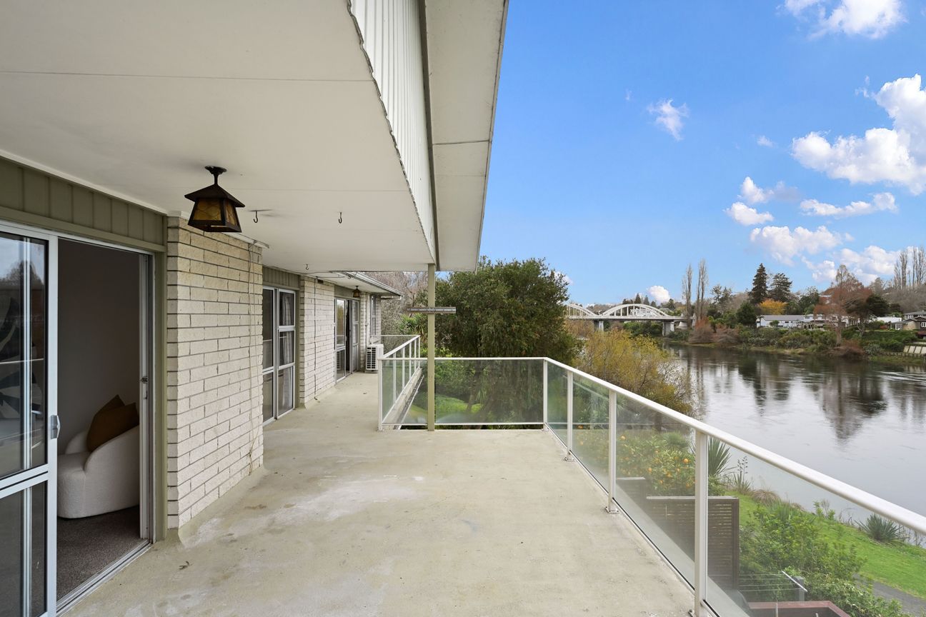 River Views Without the Million-Dollar Price Tag - Aanzicht 2