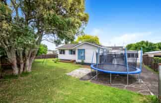 1 Gibbons Road, Weymouth