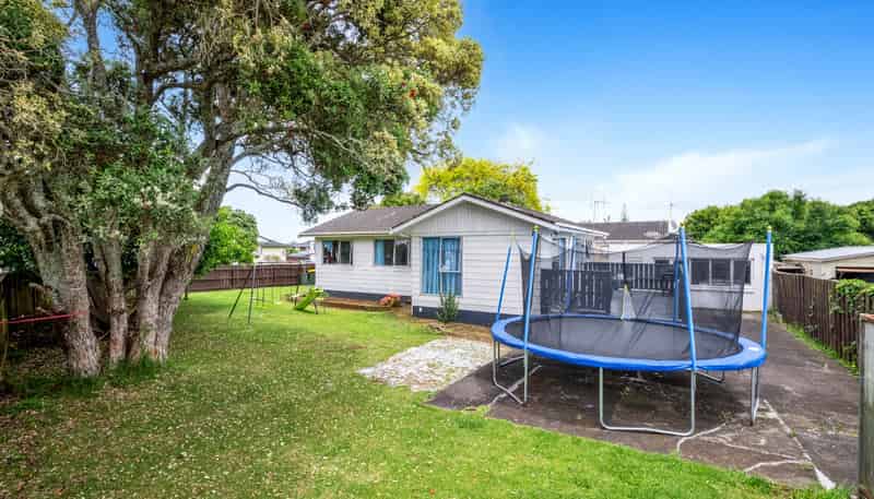 1 Gibbons Road, Weymouth