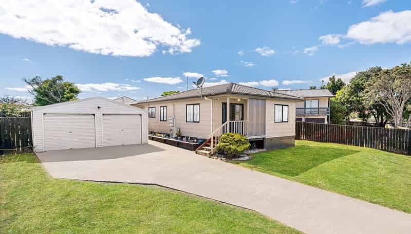 18 Dungarvon Place, Clendon Park