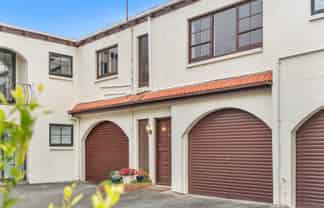 4/2  Brightside Road, Epsom