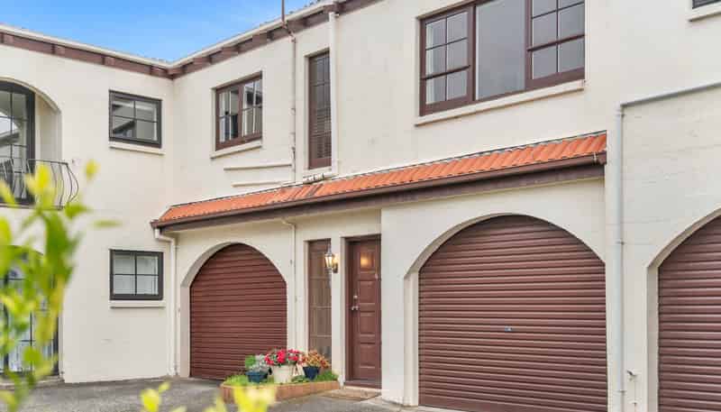 4/2  Brightside Road, Epsom
