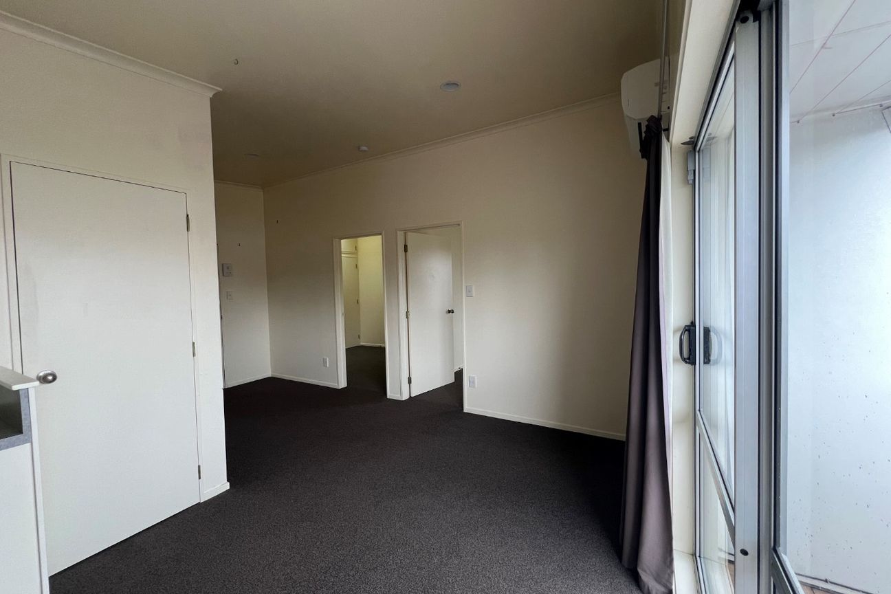Cute & Tidy Eleventh Avenue Second Story Flat - Vista 4