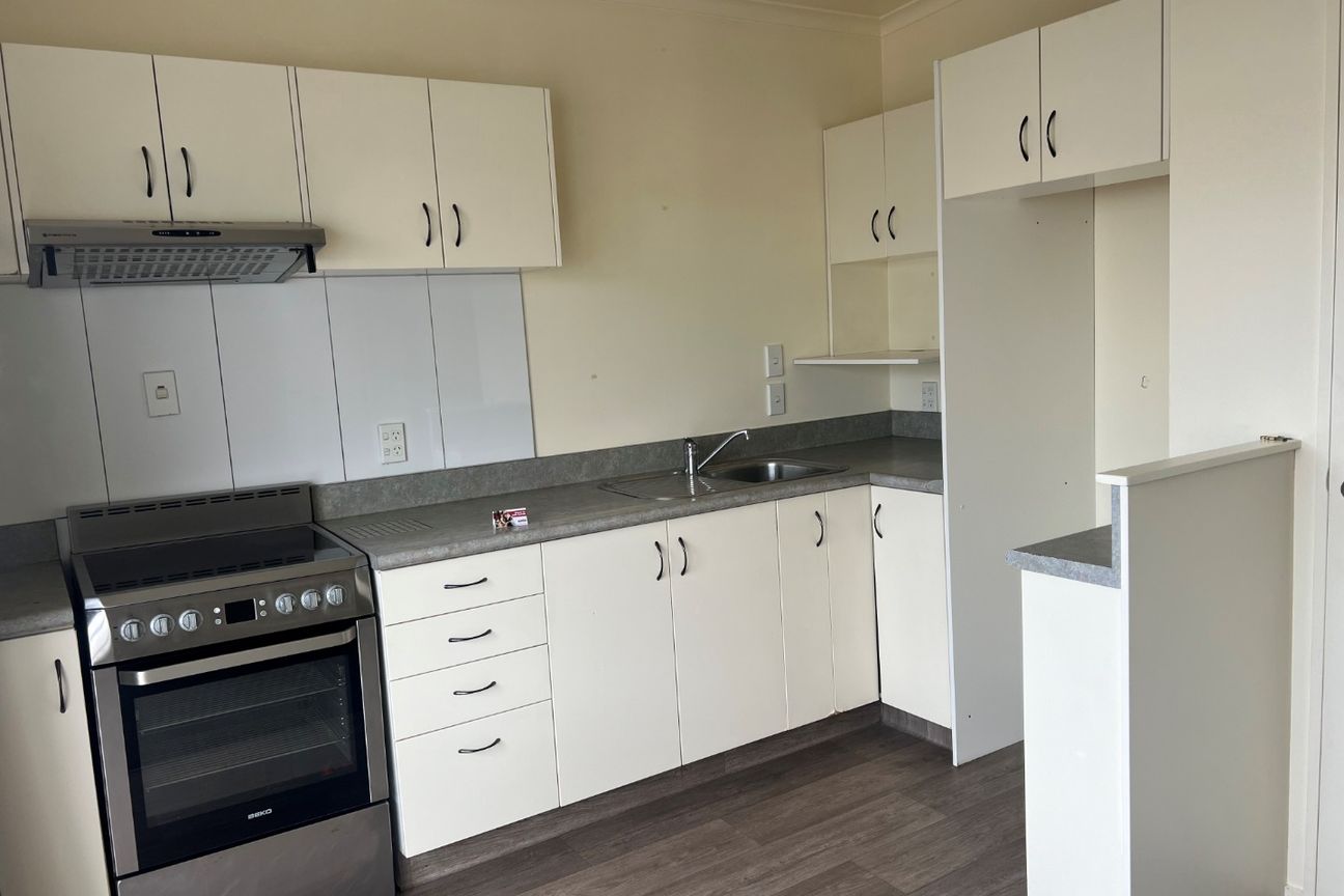 Cute & Tidy Eleventh Avenue Second Story Flat - Vista 3