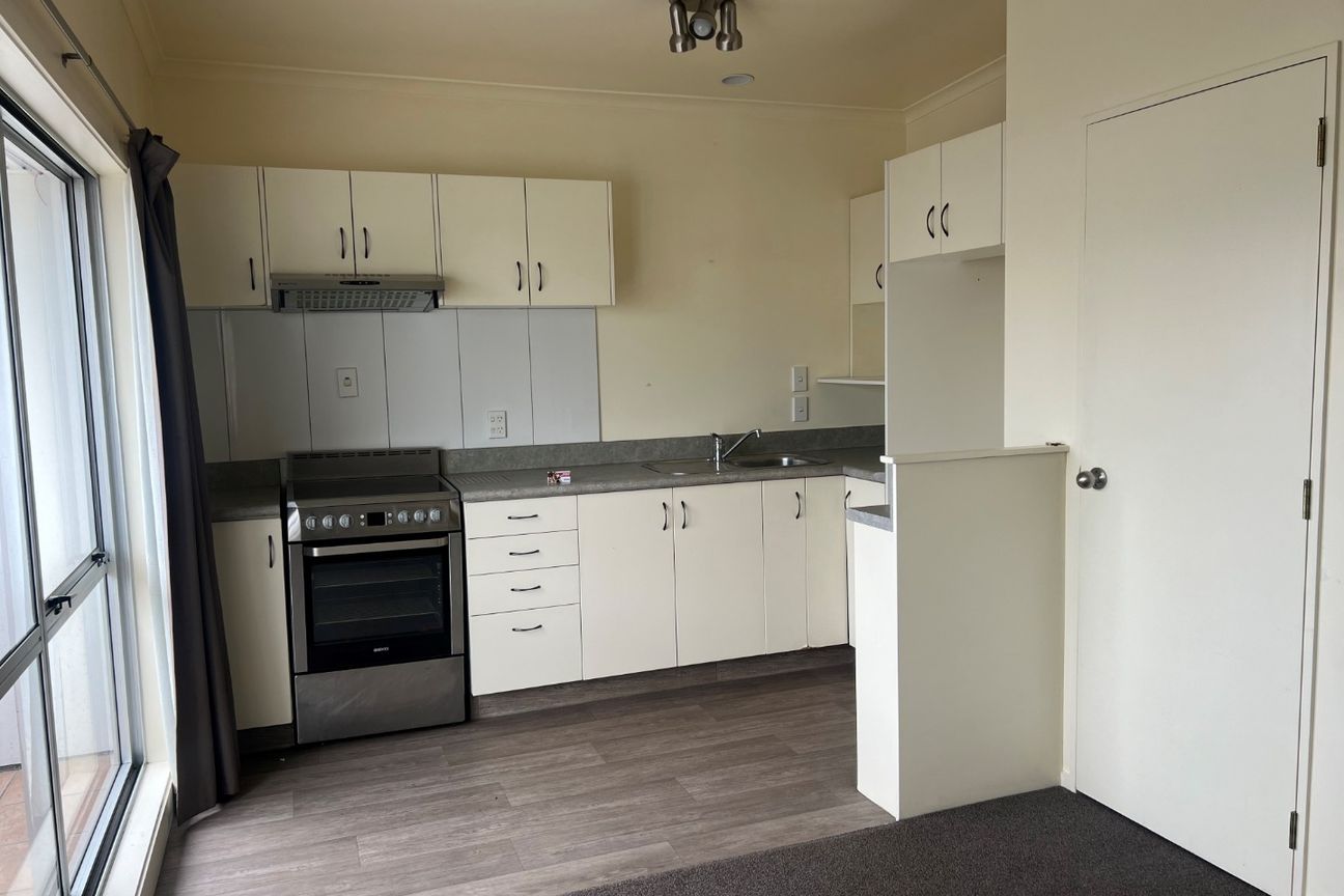 Cute & Tidy Eleventh Avenue Second Story Flat - Vista 2