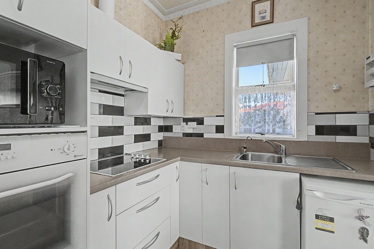 Packed with Potential for First Home Buyers – pohled 2