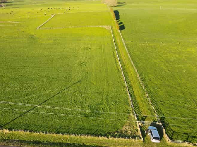 99 Old School Road, Ngahinapouri