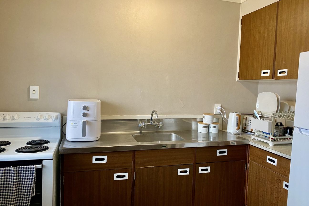 Bright & Spacious Two-Bedroom Upstairs Unit Close to the University - Ansicht 6