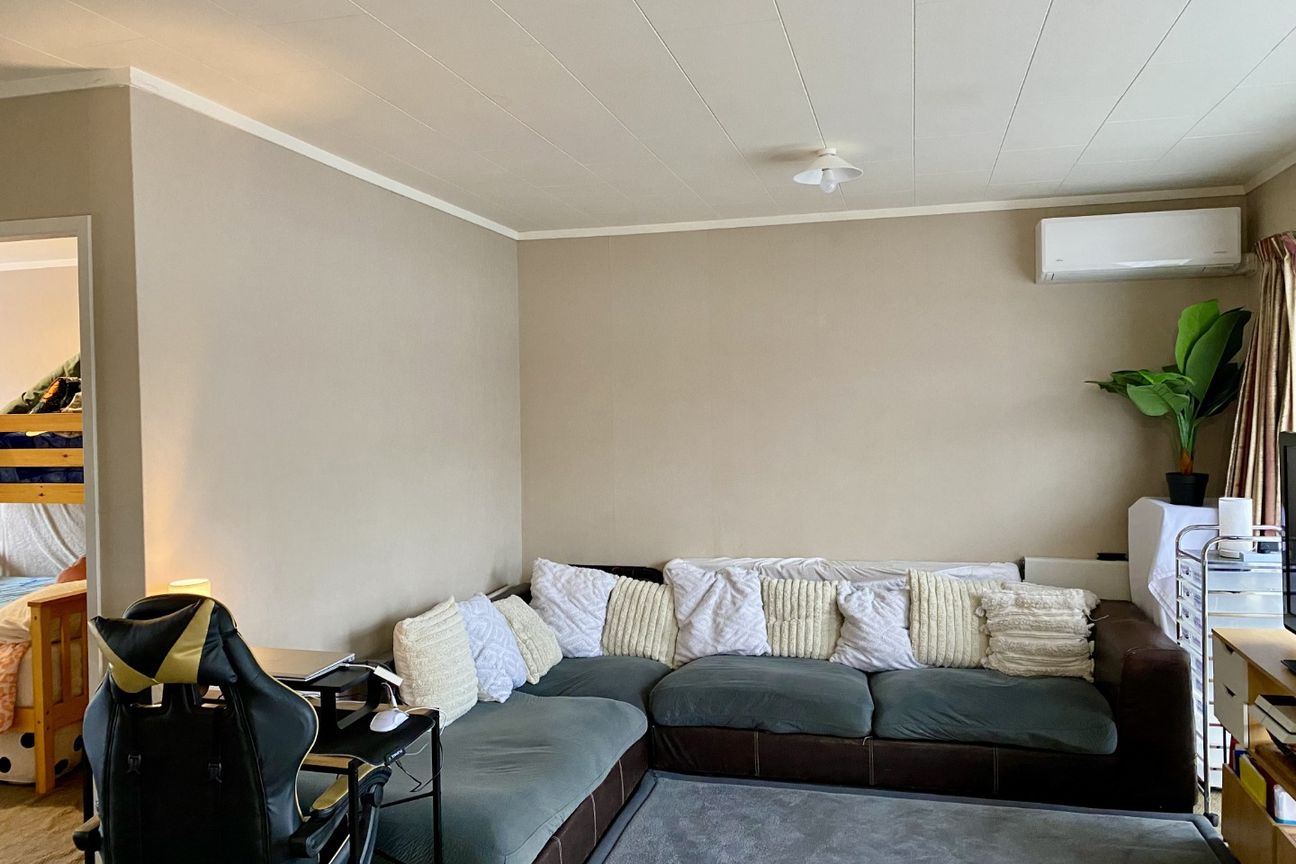 Bright & Spacious Two-Bedroom Upstairs Unit Close to the University - Ansicht 4
