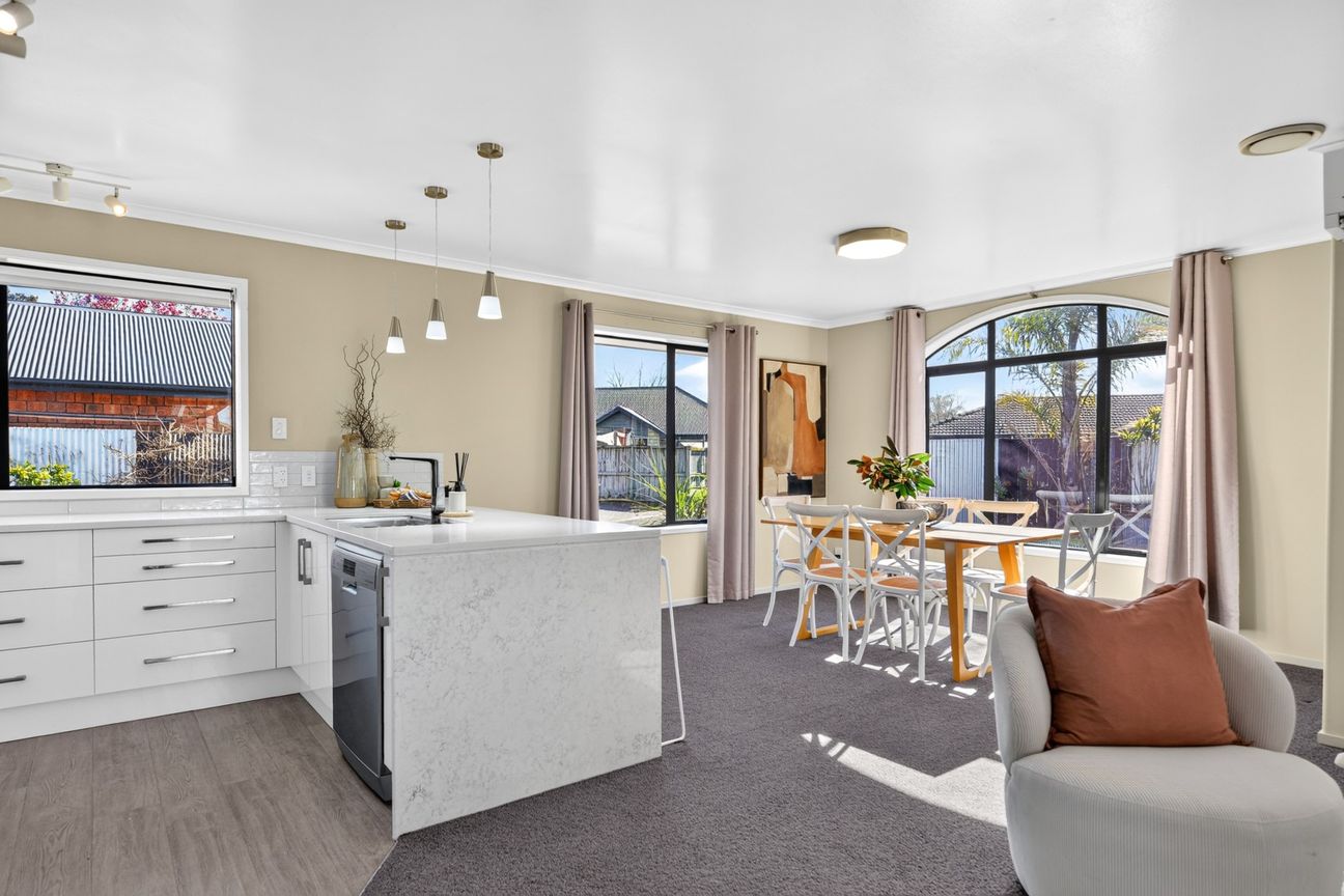 Spacious Family Living - Vista 5