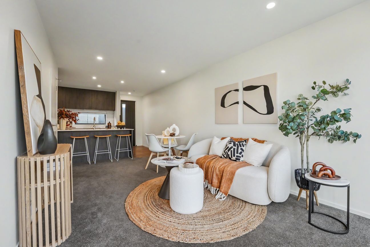 Modern Freehold Townhouse in a Prime City Location - Altro