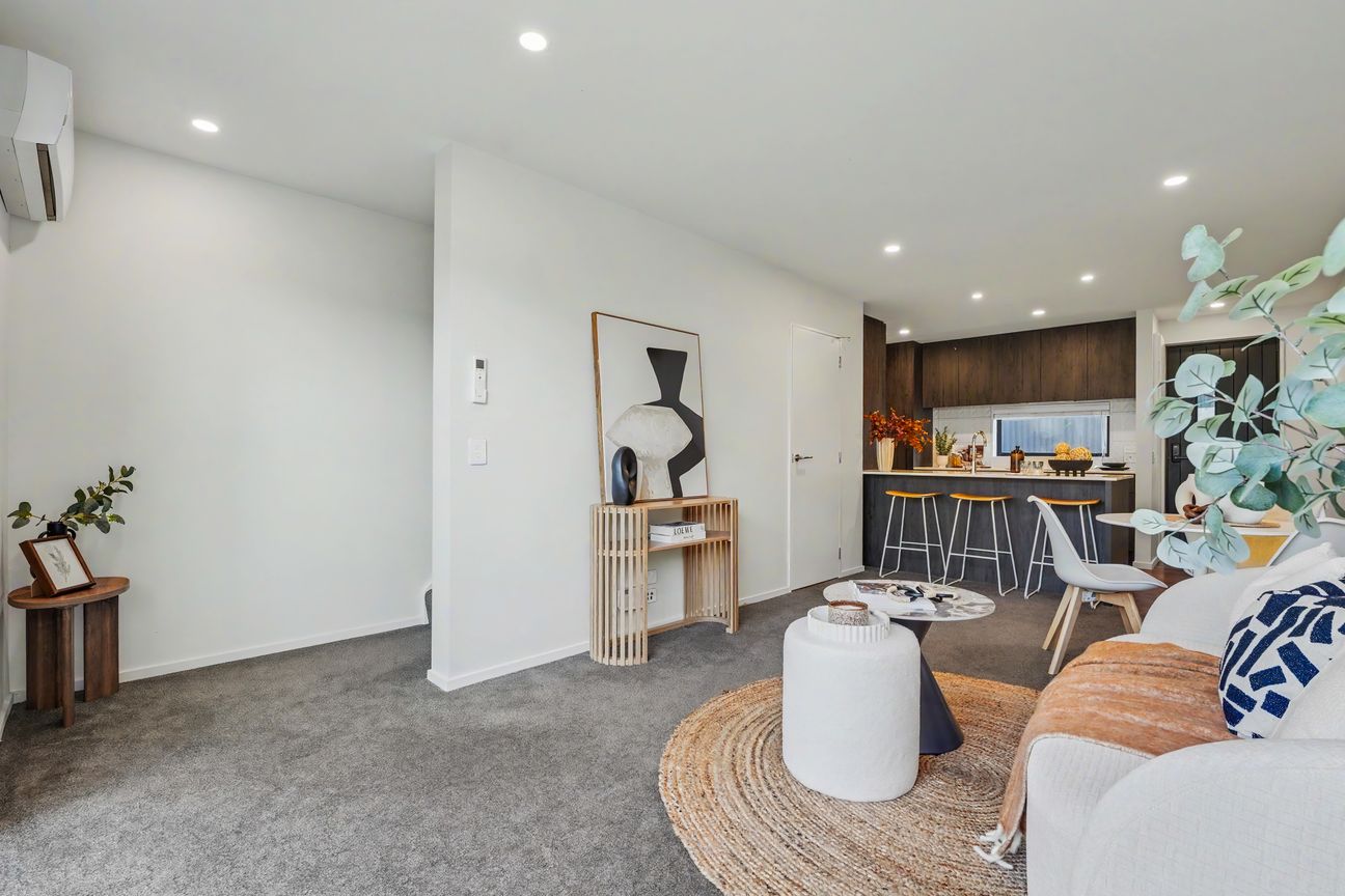 Modern Freehold Townhouse in a Prime City Location - Vista 6