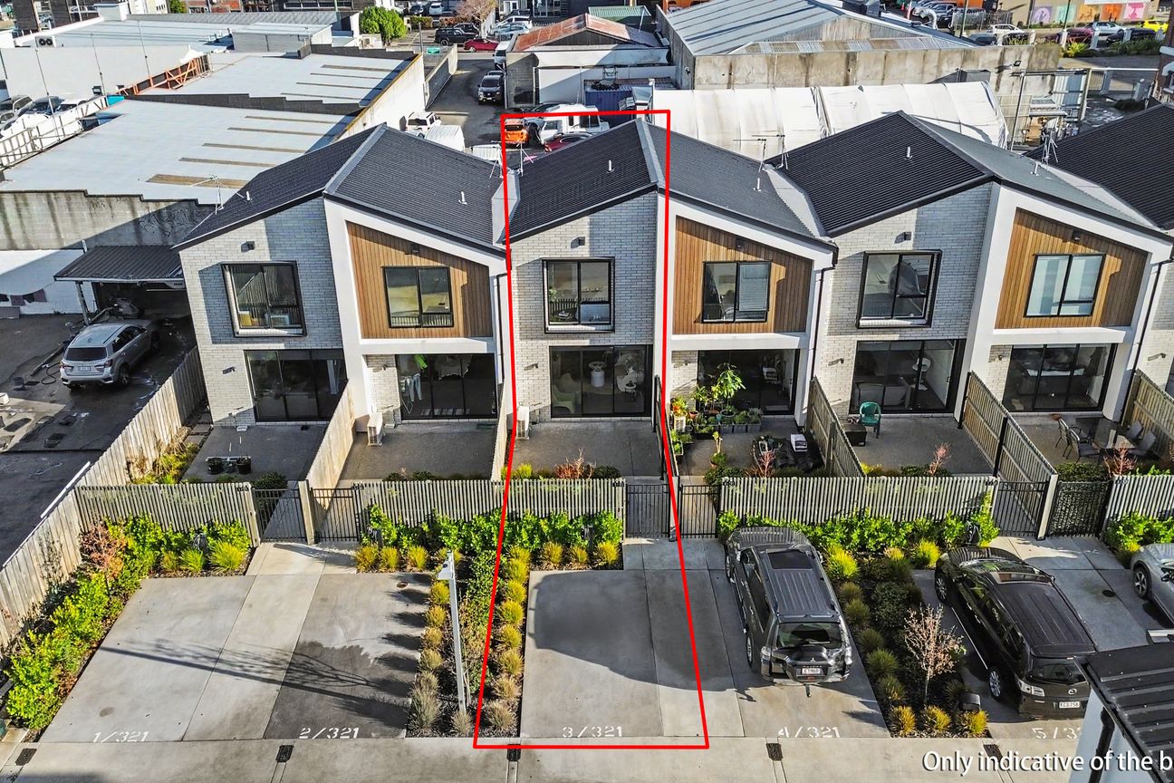 Modern Freehold Townhouse in a Prime City Location - Vista 3