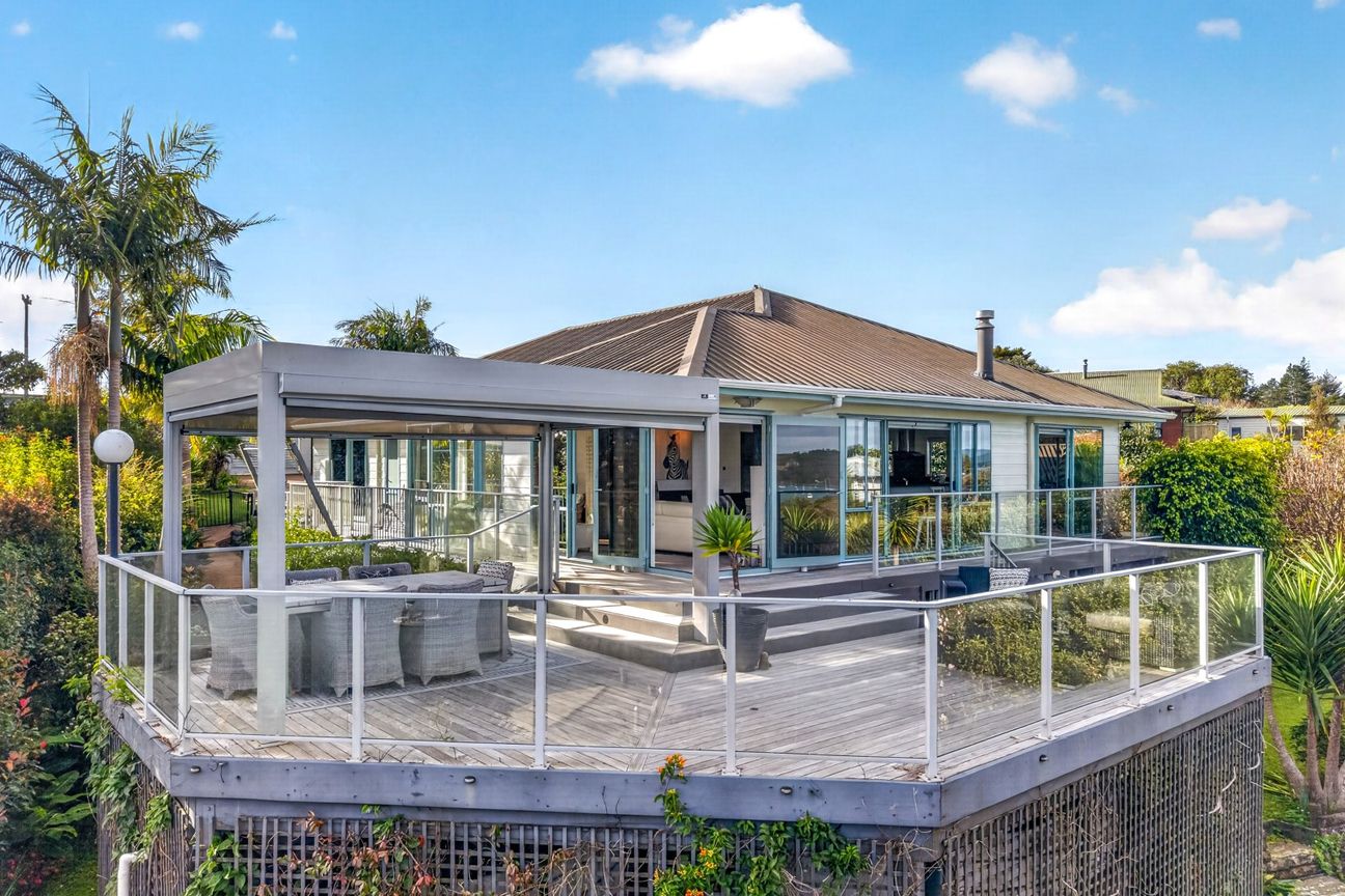 Watch the Bay Unfold From Your Deck, Russell