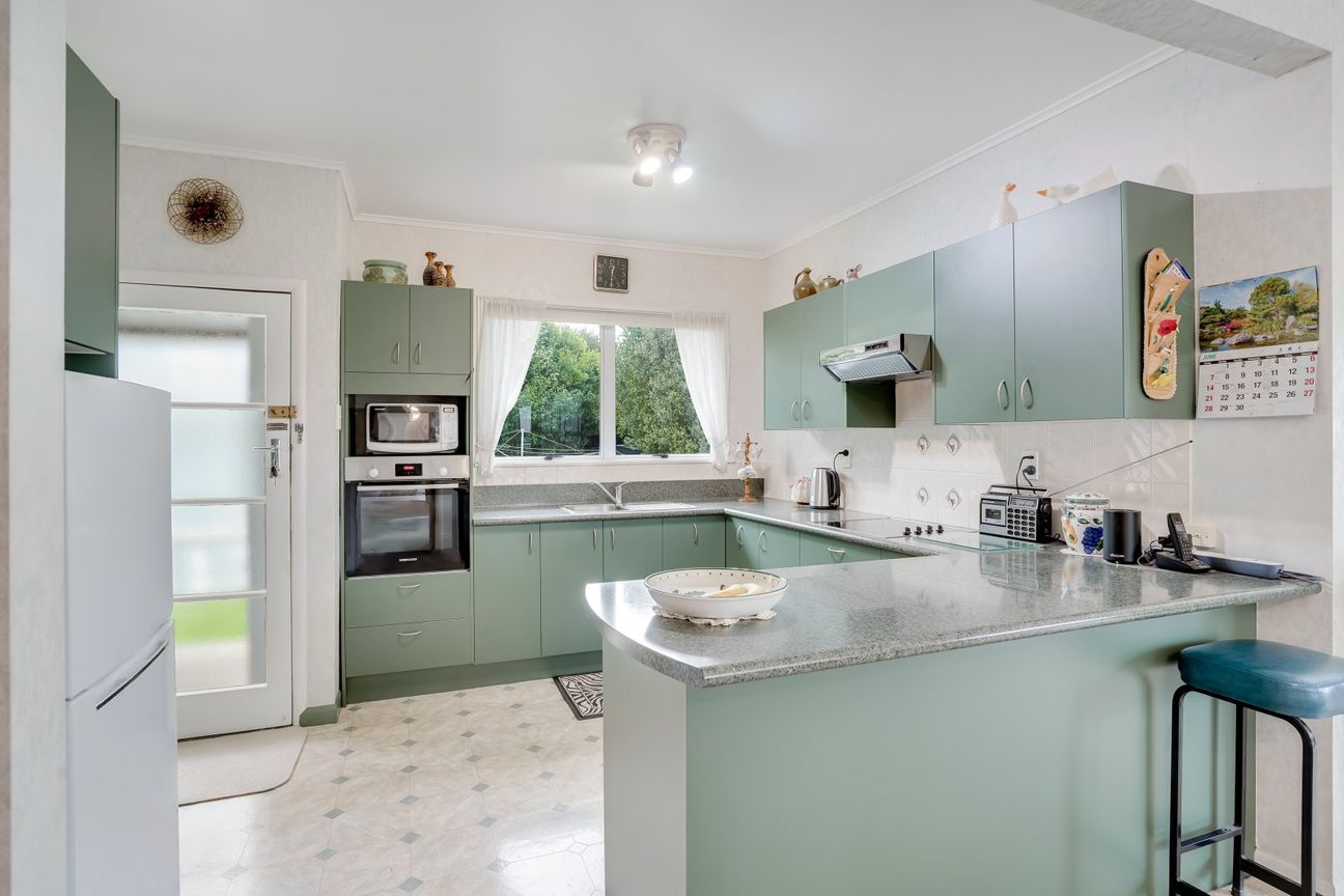 Warm, Welcoming, and Cherished Family Home - Aanzicht 4