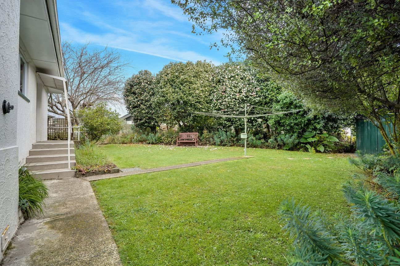 Warm, Welcoming, and Cherished Family Home - Aanzicht 2