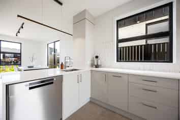 11 O'Neills Road, Swanson
