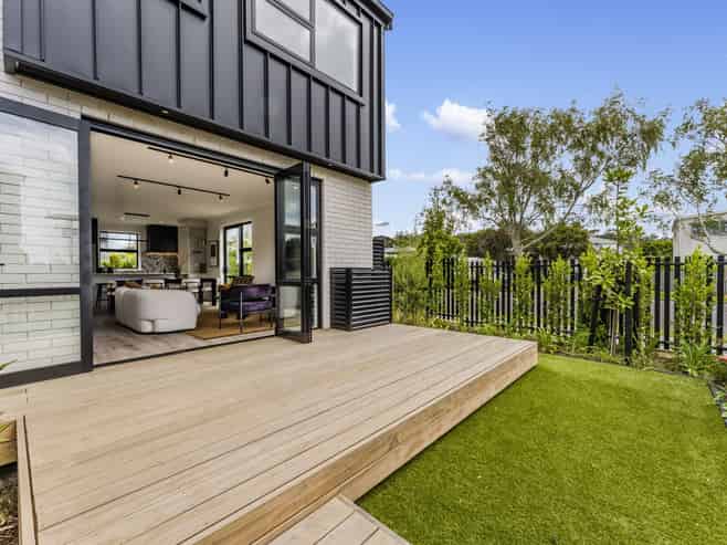11 O'Neills Road, Swanson