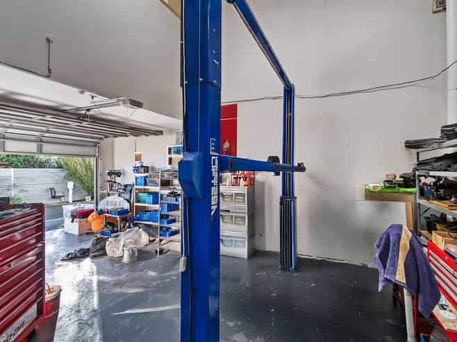 Modern Live/Work Industrial Unit