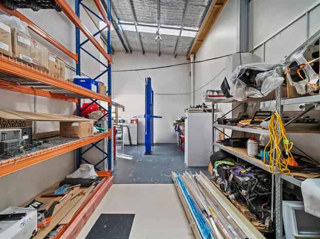 Modern Live/Work Industrial Unit
