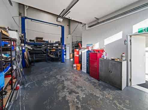 Modern Live/Work Industrial Unit