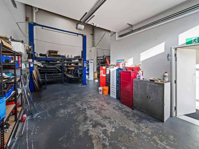 Modern Live/Work Industrial Unit