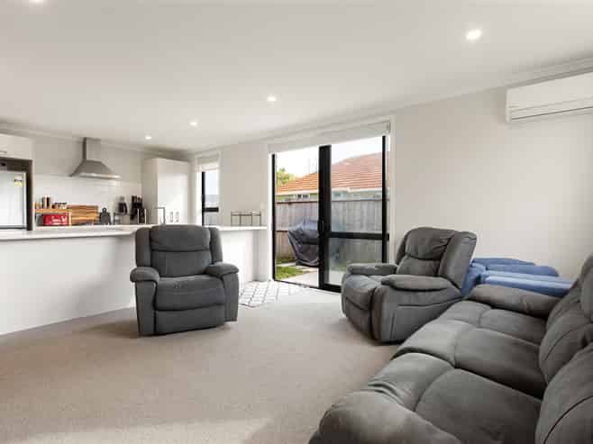 2/1 Paul Crescent, Fairfield